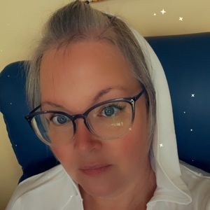 Meet your Posher, Monica